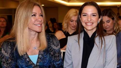 Η χιουμοριστική ανάρτηση της Εριέττας Κούρκουλου Λάτση για τη μητέρα της: &quot;Διδάσκοντας τη boomer μαμά σου&quot;