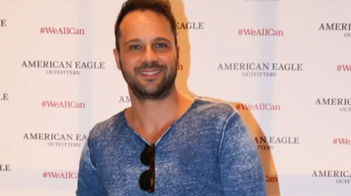 &quot;Όλα γίνονται πρώτα στις άλλες χώρες της γης και τελευταία είναι η Ελλαδίτσα&quot; - Ο Μέμος Μπεγνής μίλησε για το γκέι τηλεοπτικό φιλί