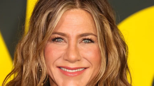 Πώς να φαίνομαι πιο μικρή; Τα πιο κολακευτικά κουρέματα και οι καλύτερες συμβουλές μακιγιάζ