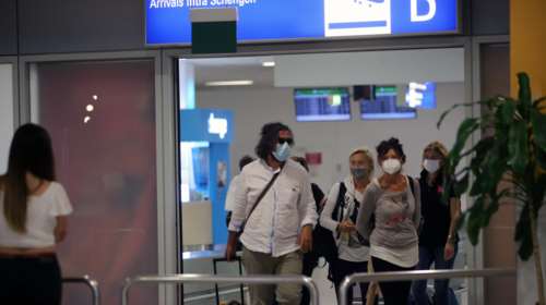 Μπαράζ ελέγχων στα αεροδρόμια για κορονοϊό: Σε 2,5 μέρες 15.263 μοριακά τεστ-Αυστηροποιούνται οι έλεγχοι