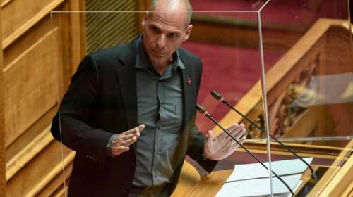 Ο Βαρουφάκης τρολάρει στη Βουλή: Επιστρέφω στην Αίγινα, το πλοίο φεύγει στις 4.30 μμ