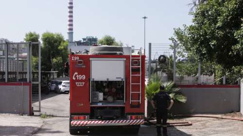 Φωτιά τώρα σε αποθήκη στο Αιγάλεω: Ήχησε το 112, &quot;κλείστε πόρτες και παράθυρα&quot;