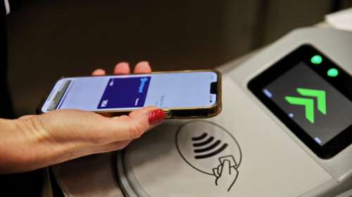 Tap2Ride: Τέλος στους τζαμπατζήδες στα μέσα μεταφοράς με τις εύκολες πληρωμές μέσω κάρτας ή smartphone