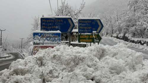 Η κακοκαιρία σαρώνει τη χώρα: Καταιγίδες, χιόνια, απαγορεύσεις και "κόκκινος" συναγερμός στους δρόμους