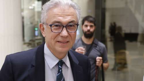 Σύντομο τετ α τετ με τον Μπάιντεν είχε στην κηδεία του Πάπα ο Θόδωρος Ρουσόπουλος