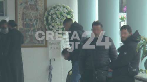 Κρήτη: Ράκος οι γονείς στην κηδεία του 22χρονου φοιτητή που καταπλακώθηκε από τοίχο στη Λάρισα