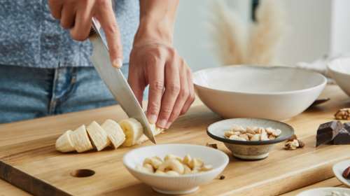 Γιατί πεινάμε το βράδυ; Τα 4 βραδινά σνακ με λίγες θερμίδες