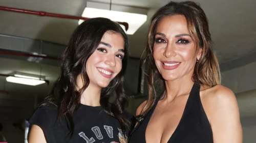 Δείτε την ενός έτους Μελίνα Νικολαΐδη στο αεροδρόμιο μαζί με τη Δέσποινα Βανδή