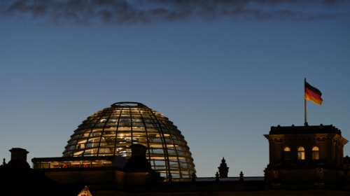 Γερμανία: &quot;Εν μέρει αντισυνταγματικό&quot; το πρόγραμμα αγοράς ομολόγων της ΕΚΤ το 2015