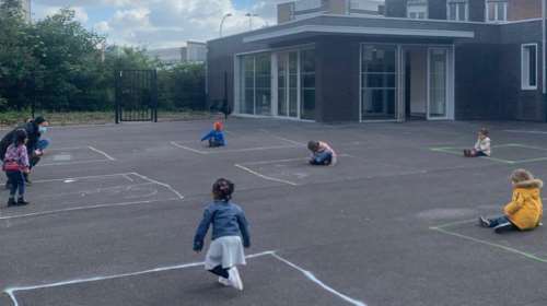 Γαλλία σε γραμμή ...ΠΑΜΕ: Αυστηρά μέτρα και αποστάσεις στα σχολεία [εικόνες]