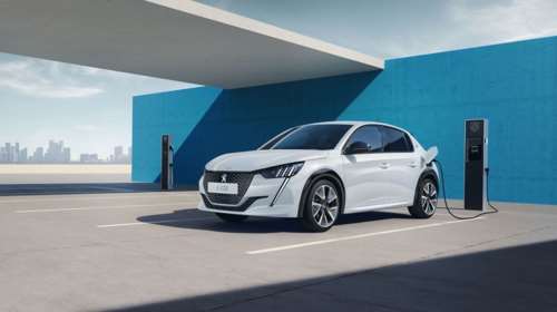 Αυτό είναι το ανανεωμένο ηλεκτρικό Peugeot e-208, με μεγαλύτερη ισχύ και αυτονομία