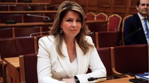 Καλαμπάκα: Επεισόδιο της Παπακώστα με την οικογένεια Πλακιά - Της ζήτησαν να ανάψει κερί στα τρία θύματα των Τεμπών