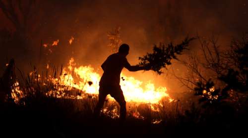 Φωτιά στο ΚΥΤ Σάμου: Συνελήφθη 42χρονος - Έστελνε μαζικά μηνύματα &quot;πρέπει να εξεγερθούμε&quot;