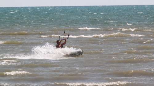 Τραγωδία στη Ρόδο: Νεκροί δύο kitesurfers - Έπεσαν στα βράχια