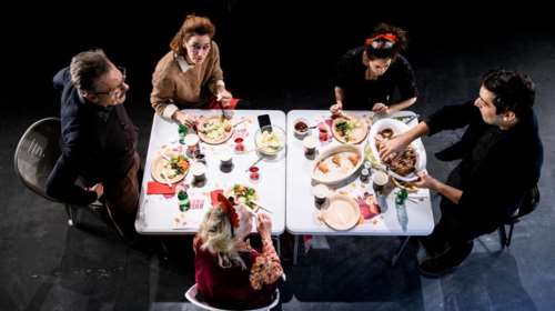 &quot;The Humans&quot;: Η μεγάλη θεατρική επιτυχία που σκηνοθετεί ο Μαρκουλάκης έρχεται για 2η χρονιά