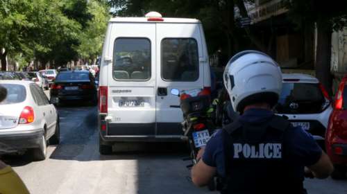 Σκηνές Φαρ Ούεστ στο κέντρο της Αθήνας: Άγρια καταδίωξη με τραυματίες αστυνομικούς