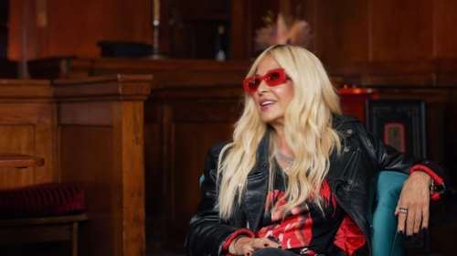 Άννα Βίσση: Ποιος σου είπε ότι δεν μπορώ να βγω έξω με μια σχέση μου; Μπορώ, απλά δεν έχω σχέση