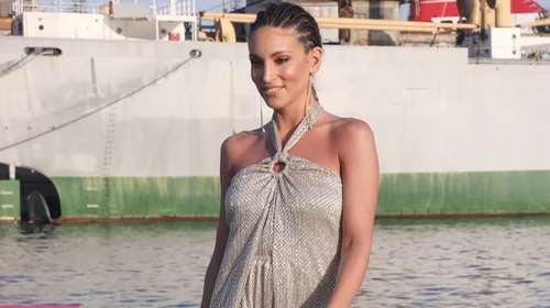 Ξέμεινες στην πόλη; Το look της Αθηνάς Οικονομάκου είναι ιδανικό για τις καυτές ημέρες του Αυγούστου