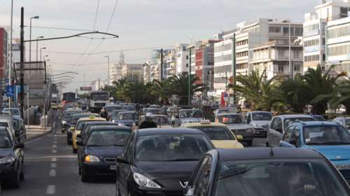 Καραμπόλα στην Κηφισίας με τεσσερα ΙΧ και ένα λεωφορείο