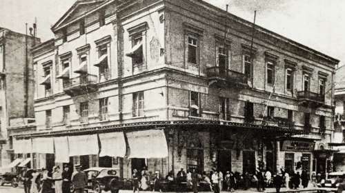 Οι ομαδικές μετακομίσεις κάθε 1η Σεπτεμβρίου  - Κάρα φορτωμένα νοικοκυριά συνωστίζονται στους δρόμους της Αθήνας