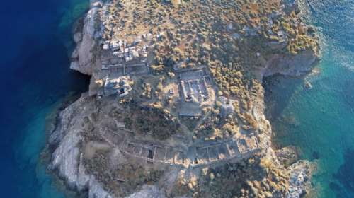 Αρχαιολογική ανασκαφή στην Κύθνο: Εντυπωσιάζουν ευρήματα και επιγραφές στην αρχαία πόλη [Εικόνες]