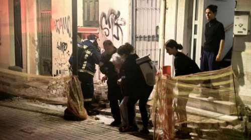 Ανησυχία στην Πάτρα μετά από φωτιά σε σπίτι στο κέντρο της πόλης - Απεγκλωβίστηκε μία ηλικιωμένη