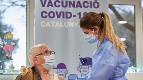 Ραγδαίες εξελίξεις: Η Ευρώπη αγοράζει άλλες 100 εκατ. δόσεις του εμβολίου των Pfizer/BioNTech