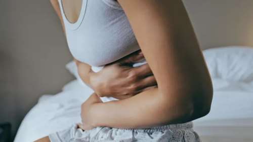 Γιατί πονάει το στομάχι μας όταν δεν τρώμε;