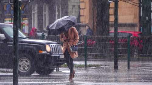 Μαίνεται η κακοκαιρία Bora και την Κυριακή: Ισχυρές βροχές και καταιγίδες σε ολόκληρη τη χώρα