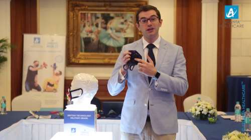 Ο άνθρωπος που φτιάχνει τις καλύτερες μάσκες του κόσμου