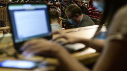 ΝΔ: Ο Τσίπρας νομίζει ότι θα αποφύγει τη συζήτηση για τα σκοτεινά παιχνίδια που κατήγγειλε ο Κοντονής