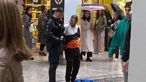 Επίθεση στην Ερμού: Απολογείται ο 42χρονος που χτύπησε με μαχαίρι 22χρονη