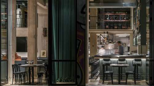 Viral πριν αυτό γίνει κουλ: Μπαρ και εστιατόρια της Αθήνας που έκαναν αμέσως σουξέ