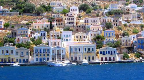 Απίστευτα πράγματα στη Σύμη: Έχει ασθενοφόρο εδώ και 22 χρόνια, αλλά όχι οδηγό- &quot;Το οδηγάει όποιος είναι διαθέσιμος&quot;