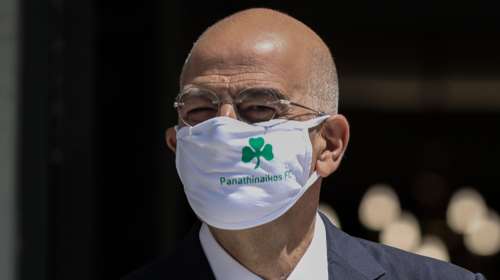 Κορονοϊός: Με μάσκα του Παναθηναϊκού ο Δένδιας- Με την υπουργό Εξωτερικών της Ισπανίας