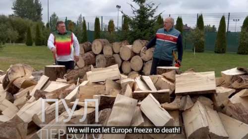 Απίστευτη ειρωνεία Λουκασένκο: Κόβει ξύλα μπροστά στην κάμερα &quot;για να μην πεθάνουν οι Ευρωπαίοι από το κρύο&quot; [βίντεο]