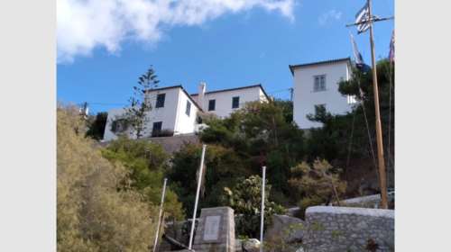 Αλλαξε χέρια η πολυτελής βίλα τριών επιπέδων του Δημήτρη Κοντομηνά στην Ύδρα - 2,761 εκατ. ευρώ πλήρωσε ο νέος ιδιοκτήτης