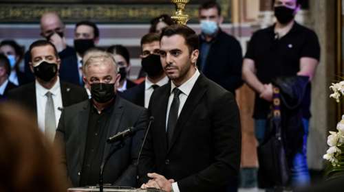 Φώφη Γεννηματά – Βουρκωμένος ο Χριστοδουλάκης: Ανέστησες ένα κόμμα, χωρίς εσένα θα ήταν μια ανάμνηση [Βίντεο]