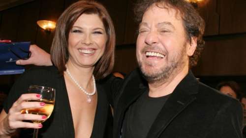 38 χρόνια πριν, η Σοφία Αλιμπέρτη με ονειρικό νυφικό λουκ στο γάμο της στην Πάρο: Με λουλουδια στα μαλλιά και ανέμελο στυλ