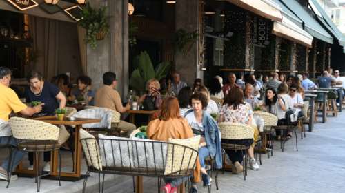 Επικίνδυνη χαλάρωση: Ένας στους 3 Έλληνες δεν ανησυχεί για τον κορονοϊό, μόνο 4 στους 10 τηρούν μέτρα προφύλαξης