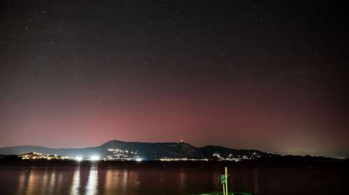 Ορατό στην Ελλάδα το Βόρειο Σέλας: Οι εντυπωσιακές φωτογραφίες από Θεσσαλονίκη - Κέρκυρα