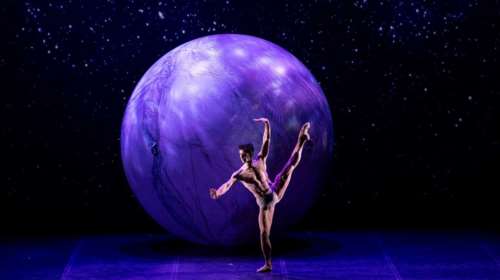 &quot;Ο χορός του Γαλαξία&quot;: Η μεγαλειώδης παραγωγή του οίκου Pierre Cardin για μια βραδιά στην Αθήνα