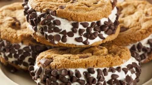 Σάντουιτς με παγωτό - Το ιδανικό δροσιστικό γλυκό για κέρασμα