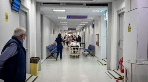 Τζάνειο: &quot;Nοσηλεύτρια και όχι νοσηλευτής έκανε το λάθος - Δεν είχαν πάρει πρέφα&quot; - Ξεσπά ο γιος της άτυχης 62χρονης