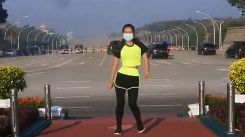 Μιανμάρ: Viral το βίντεο με τη δασκάλα γυμναστικής - Χόρευε και πίσω της γινόταν πραξικόπημα [Βίντεο]