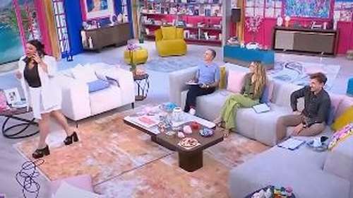 Δανάη Μπάρκα: Την πήρε τηλέφωνο η Βίκυ Σταυροπούλου και έφυγε από το πλατό - Aποσβολωμένοι οι συνεργάτες της