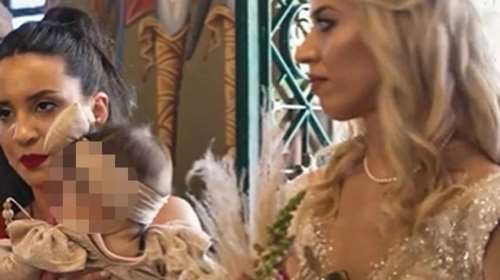 Απίστευτη γκάφα: Νονά μπέρδεψε τα ονόματα την ώρα της βάφτισης - Η αντίδραση της μάνας [βίντεο]