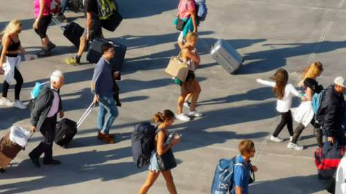 Ο κορονοϊός γονατίζει τα ελληνικά ξενοδοχεία: Πτώση 67% του τζίρου και απώλεια 66.000 θέσεων εργασίας