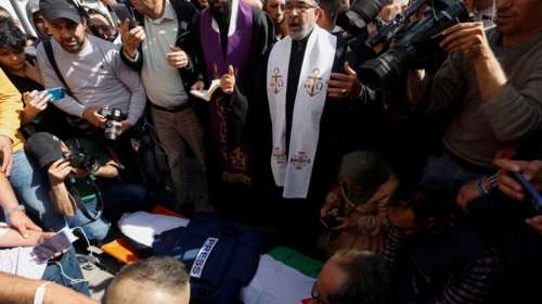 Κατακραυγή για την δολοφονία της Παλαιστίνιας δημοσιογράφου του Al Jazeera από ισραηλινούς στρατιώτες [εικόνες]