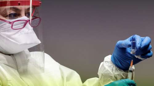 Η Κομισιόν ζητά επιτάχυνση εμβολιασμών, υγειονονομικά πιστοποιητικά και περισσότερα τεστ